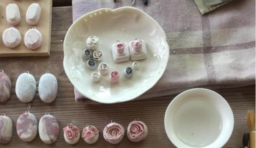 Porcelāna rotu veidošanas darbnīca